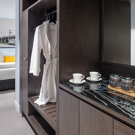 Peppers Docklands Hotel Мелбърн Екстериор снимка
