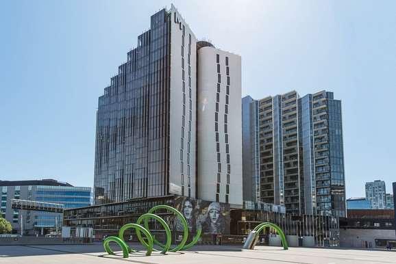 Peppers Docklands Hotel Мелбърн Екстериор снимка