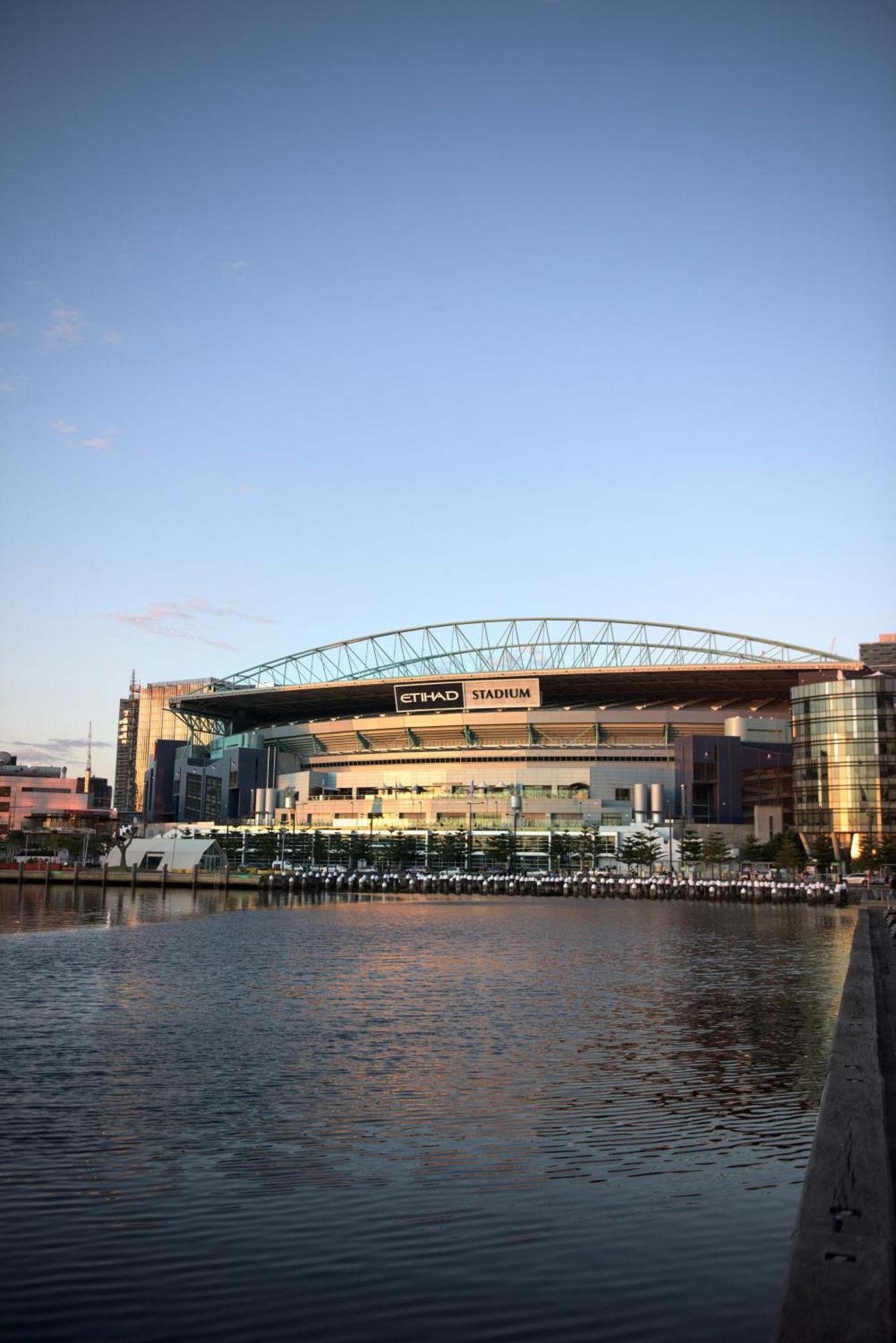 Peppers Docklands Hotel Мелбърн Екстериор снимка Etihad Stadium, the Melbourne Storm's home ground