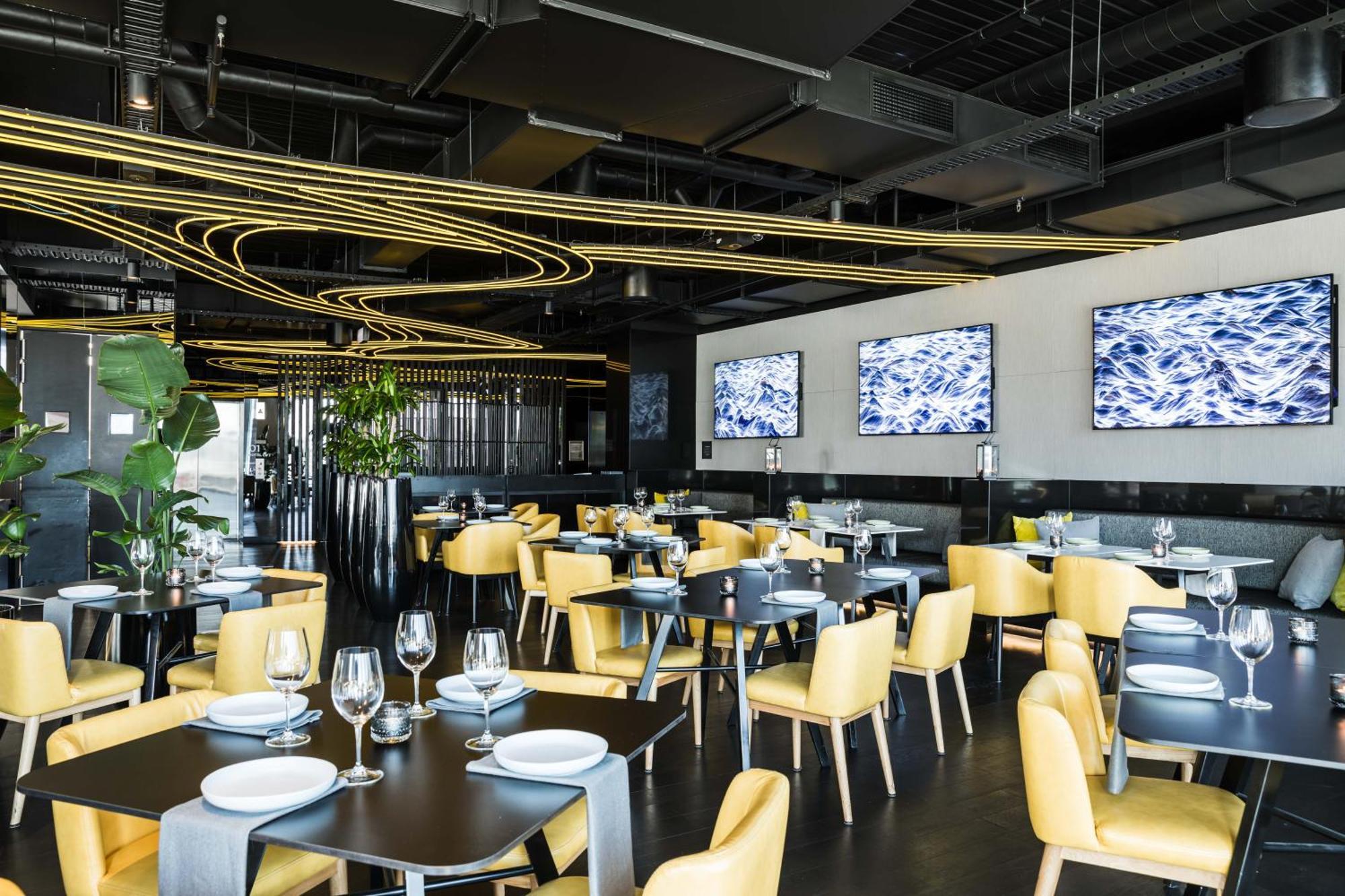 Peppers Docklands Hotel Мелбърн Екстериор снимка Interior of the restaurant