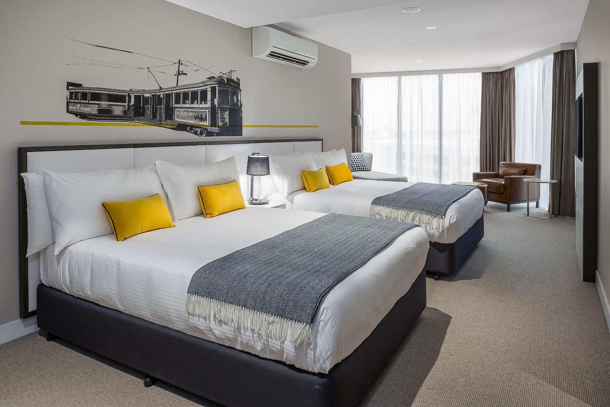 Peppers Docklands Hotel Мелбърн Екстериор снимка A room at the hotel