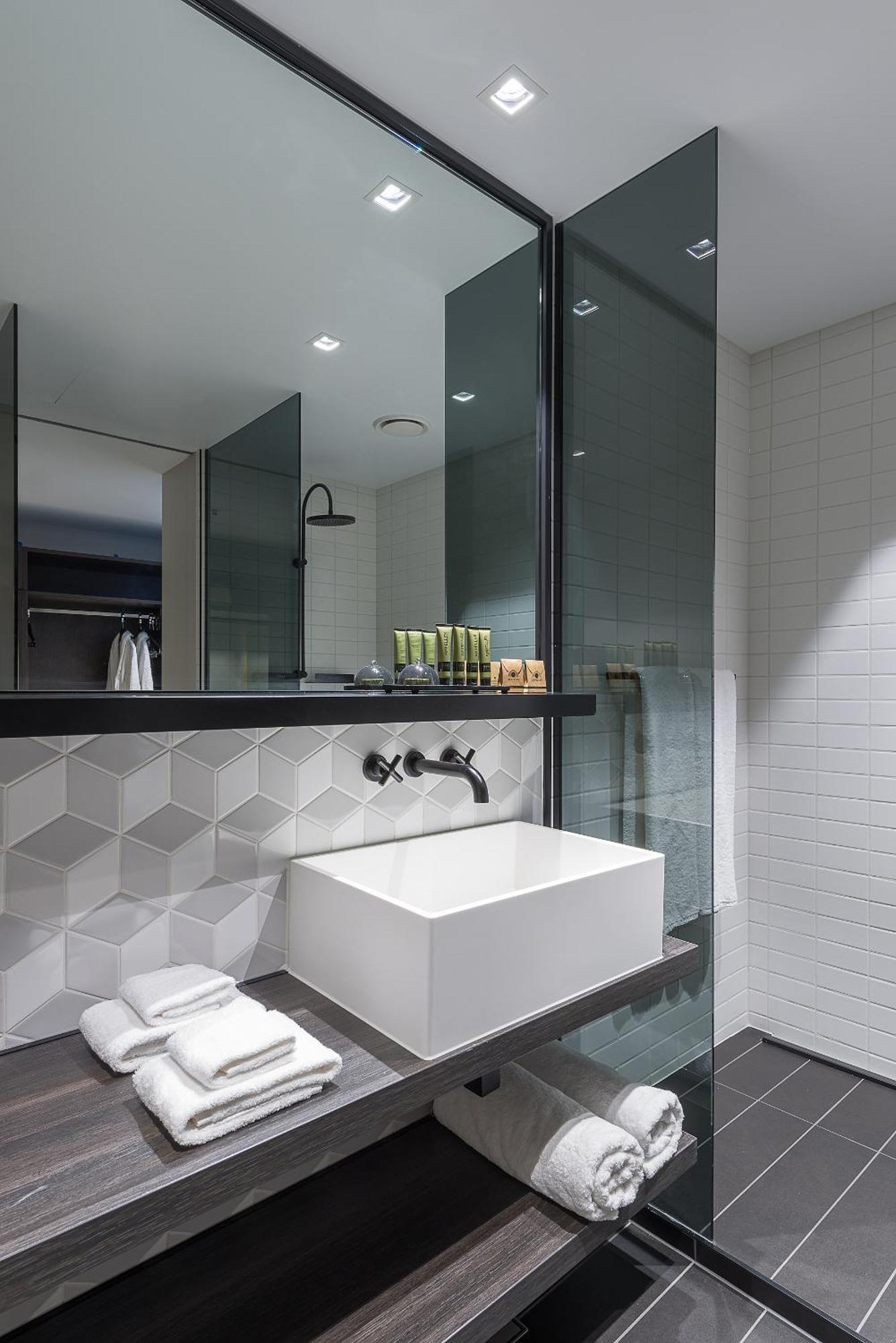 Peppers Docklands Hotel Мелбърн Екстериор снимка